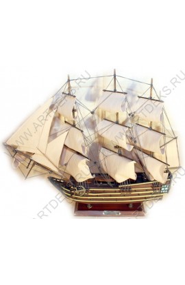 Декоративная модель корабля Виктори.